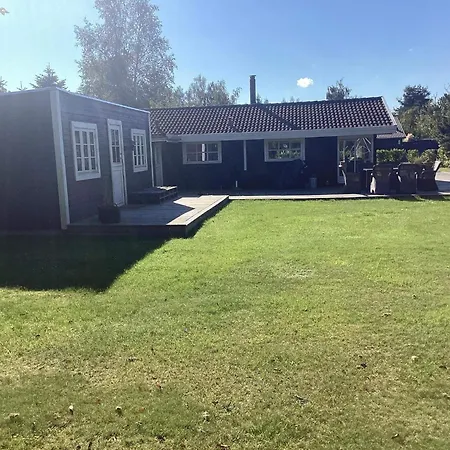 4 Star In Vaeggerlose Dom wakacyjny Bøtø By