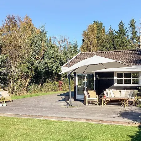 4 Star In Vaeggerlose Bøtø By